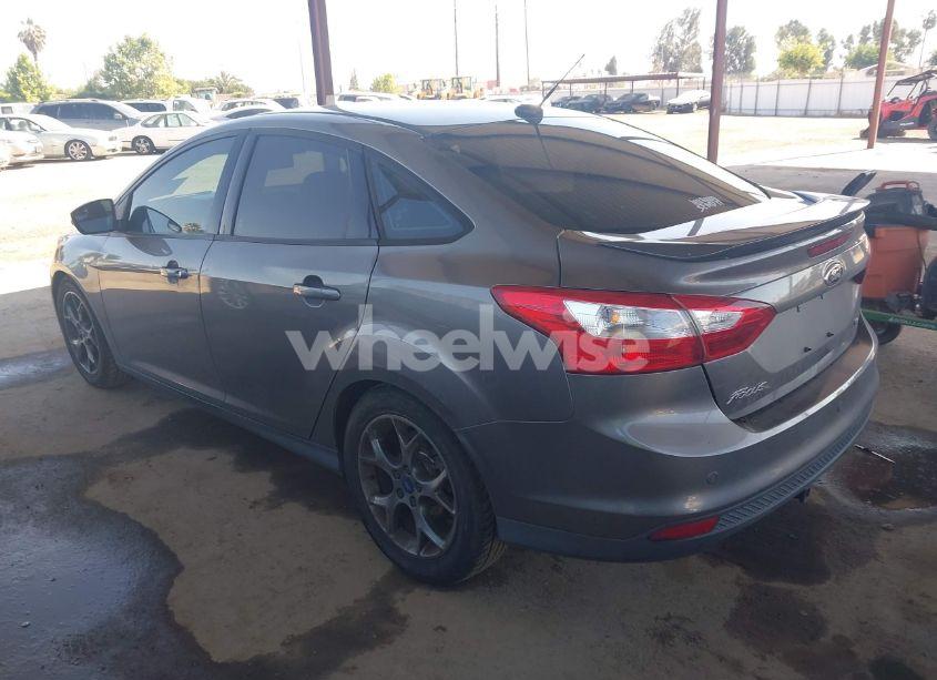 Photo 3 of 2014 Ford Focus SE (VIN 1FADP3F28EL267275)