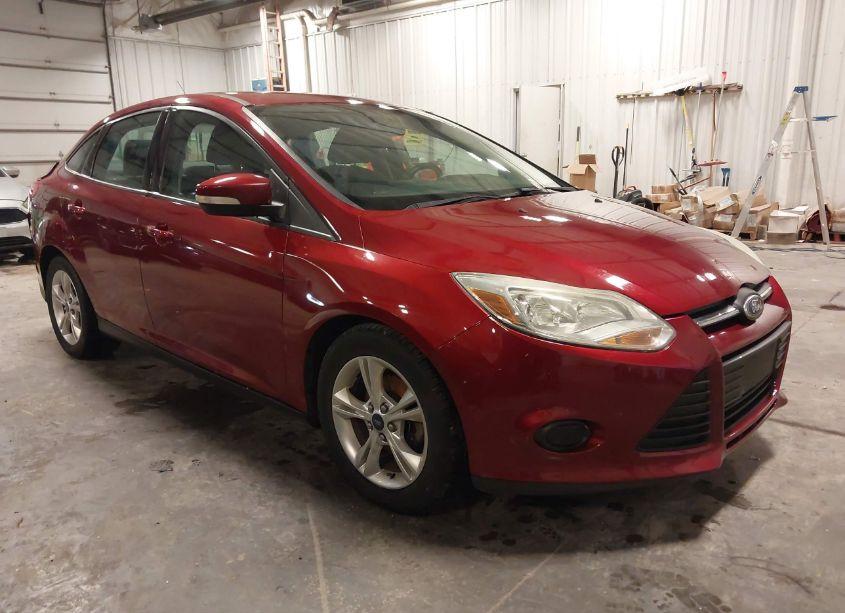 2014 Ford Focus SE (VIN 1FADP3F28EL281659) main photo