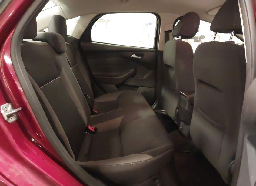 Photo 8 of 2014 Ford Focus SE (VIN 1FADP3F28EL281659)