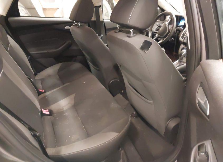 Photo 8 of 2014 Ford Focus SE (VIN 1FADP3F28EL284027)