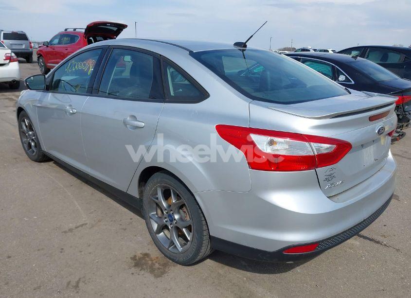 Photo 3 of 2014 Ford Focus SE (VIN 1FADP3F28EL302607)