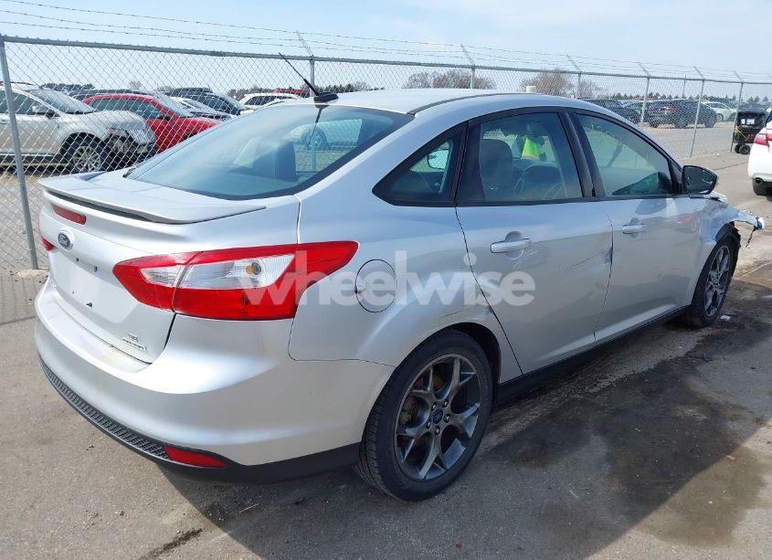 Photo 4 of 2014 Ford Focus SE (VIN 1FADP3F28EL302607)