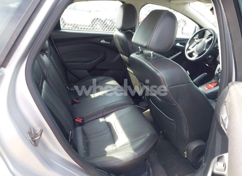 Photo 8 of 2014 Ford Focus SE (VIN 1FADP3F28EL302607)