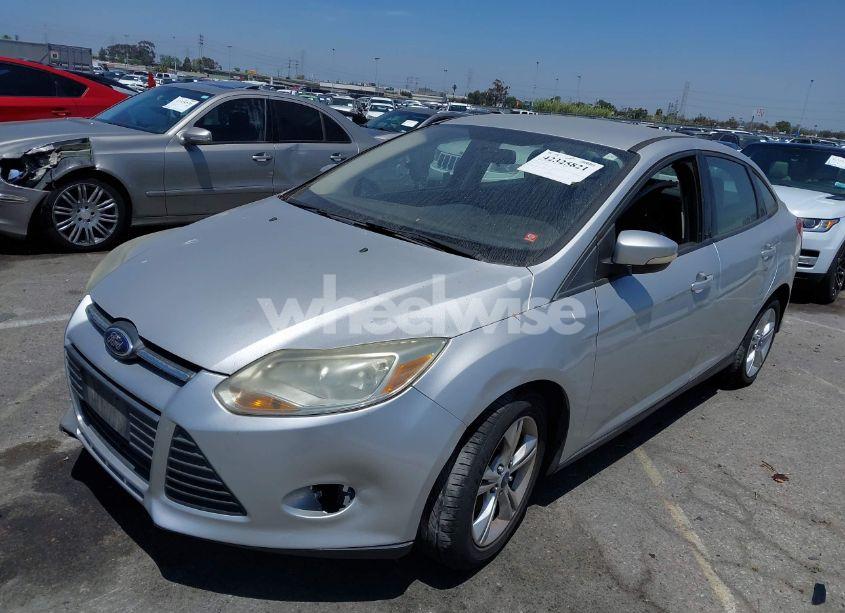 Photo 2 of 2014 Ford Focus SE (VIN 1FADP3F28EL306446)