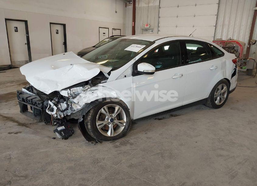 Photo 2 of 2014 Ford Focus SE (VIN 1FADP3F28EL313719)