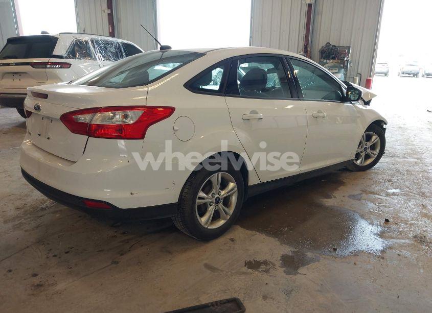 Photo 4 of 2014 Ford Focus SE (VIN 1FADP3F28EL313719)