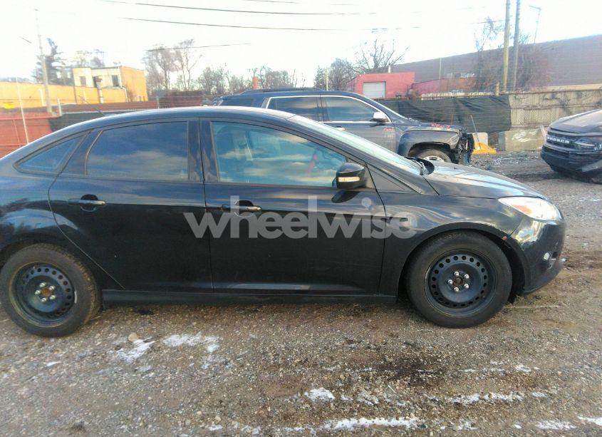 Photo 13 of 2014 Ford Focus SE (VIN 1FADP3F28EL315311)