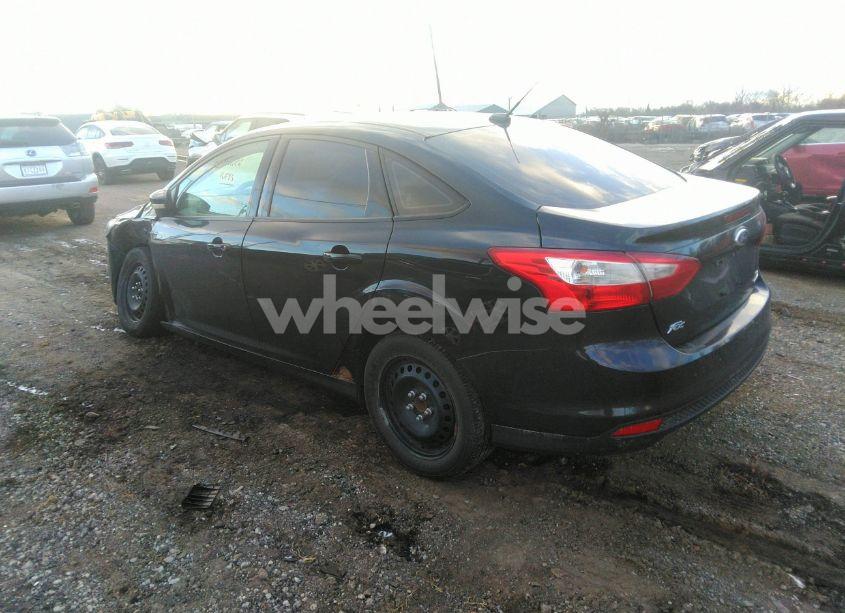 Photo 3 of 2014 Ford Focus SE (VIN 1FADP3F28EL315311)