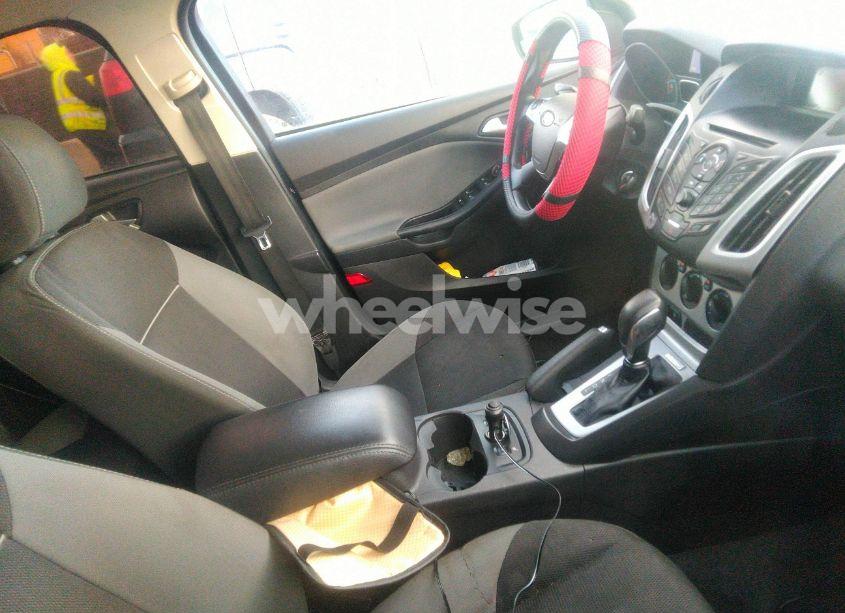 Photo 5 of 2014 Ford Focus SE (VIN 1FADP3F28EL315311)