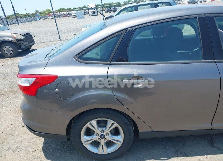 Photo 13 of 2014 Ford Focus SE (VIN 1FADP3F28EL336532)