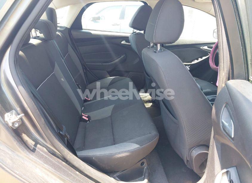 Photo 8 of 2014 Ford Focus SE (VIN 1FADP3F28EL336532)