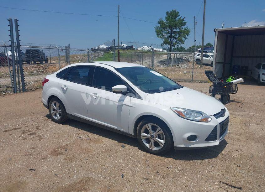 2014 Ford Focus SE (VIN 1FADP3F28EL339043) main photo