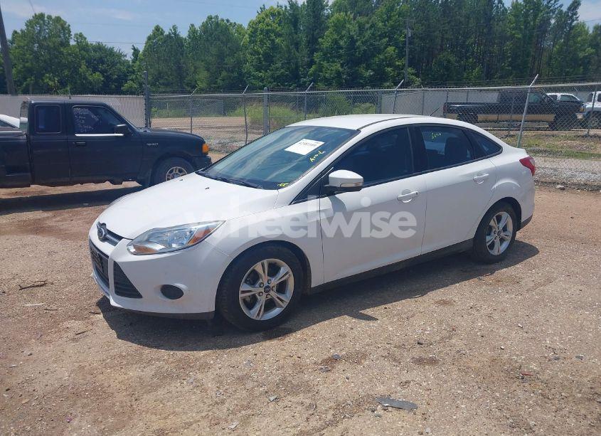 Photo 2 of 2014 Ford Focus SE (VIN 1FADP3F28EL339043)