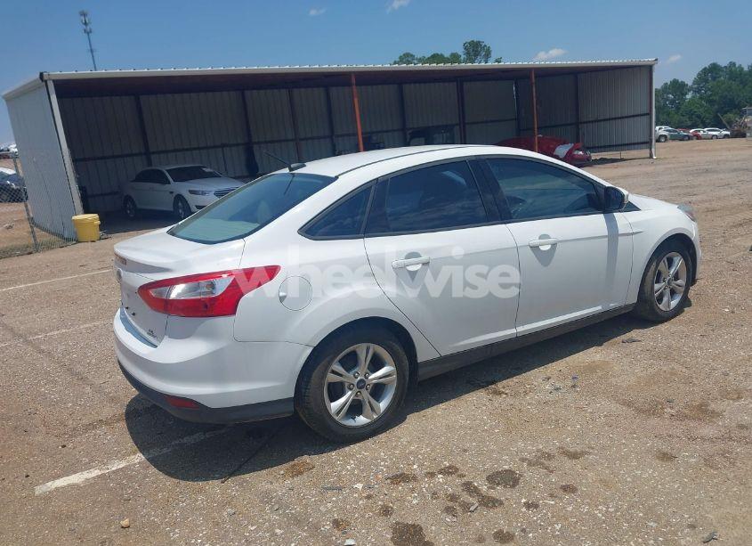 Photo 4 of 2014 Ford Focus SE (VIN 1FADP3F28EL339043)
