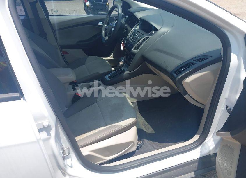 Photo 5 of 2014 Ford Focus SE (VIN 1FADP3F28EL339043)