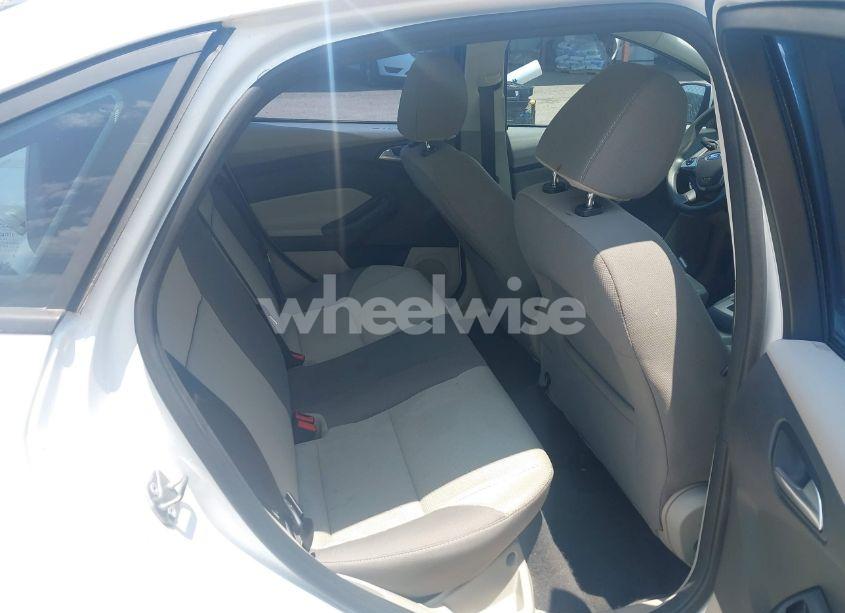 Photo 8 of 2014 Ford Focus SE (VIN 1FADP3F28EL339043)