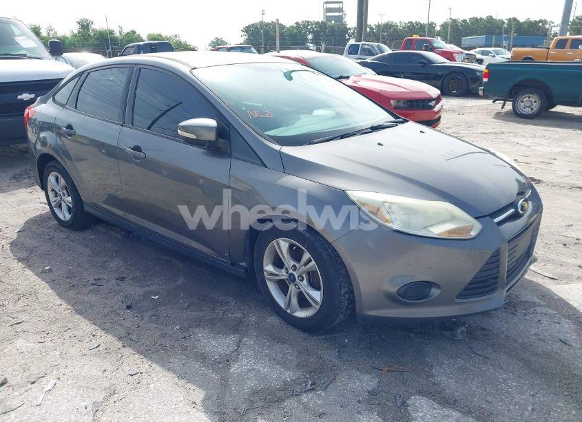 2014 Ford Focus SE (VIN 1FADP3F28EL339107) main photo