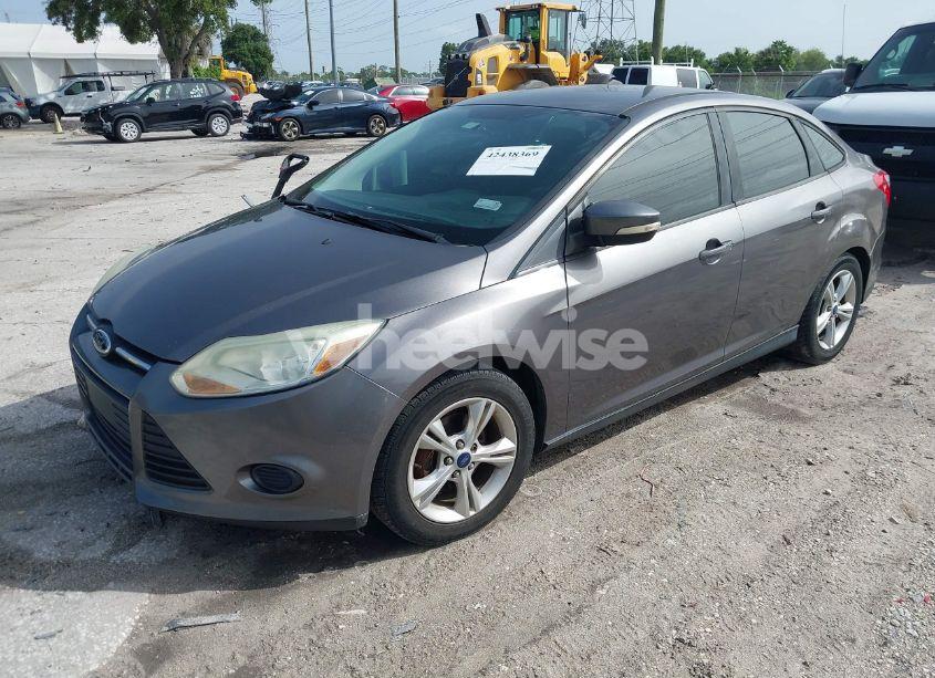 Photo 2 of 2014 Ford Focus SE (VIN 1FADP3F28EL339107)