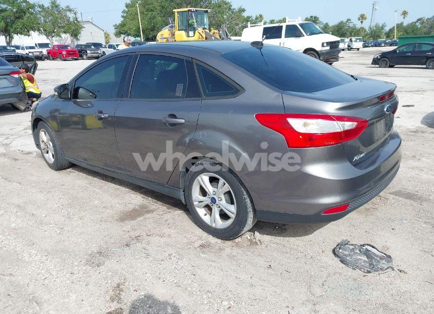 Photo 3 of 2014 Ford Focus SE (VIN 1FADP3F28EL339107)