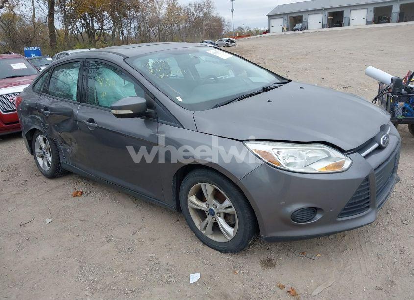 2014 Ford Focus SE (VIN 1FADP3F28EL347711) main photo