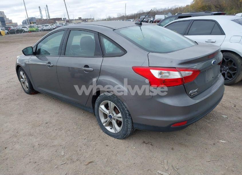 Photo 3 of 2014 Ford Focus SE (VIN 1FADP3F28EL347711)