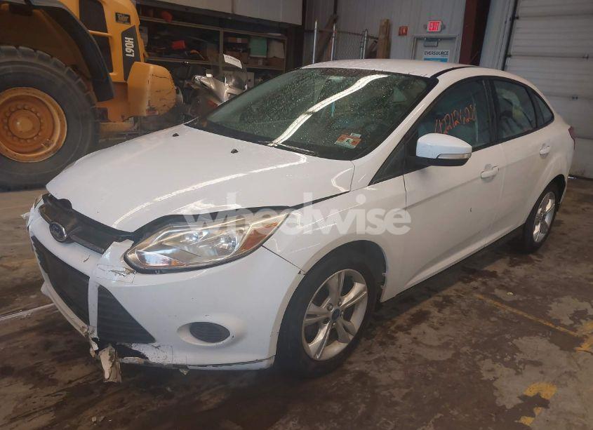 Photo 2 of 2014 Ford Focus SE (VIN 1FADP3F28EL359258)