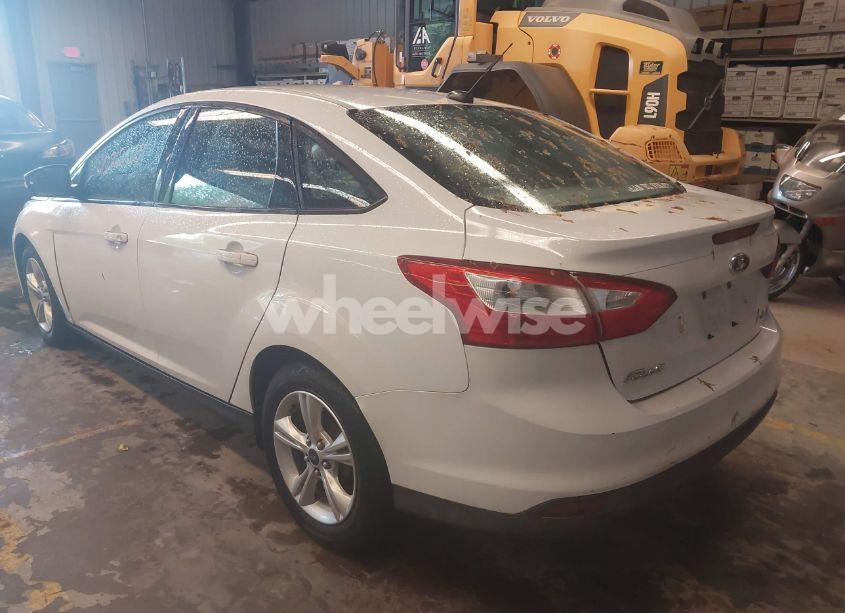 Photo 3 of 2014 Ford Focus SE (VIN 1FADP3F28EL359258)