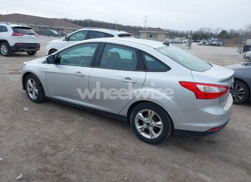 Photo 3 of 2014 Ford Focus SE (VIN 1FADP3F28EL369367)