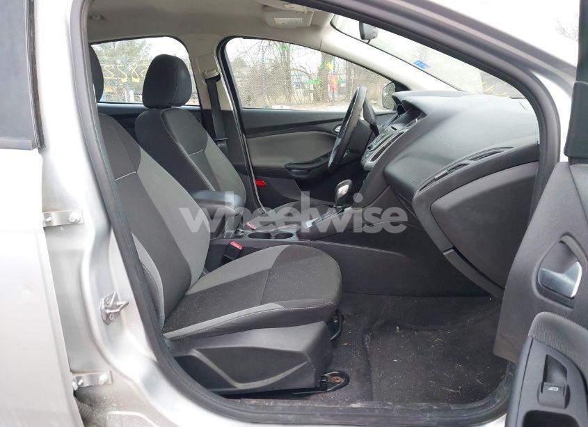 Photo 5 of 2014 Ford Focus SE (VIN 1FADP3F28EL369367)