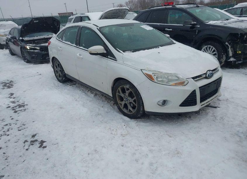 2014 Ford Focus SE (VIN 1FADP3F28EL371300) main photo