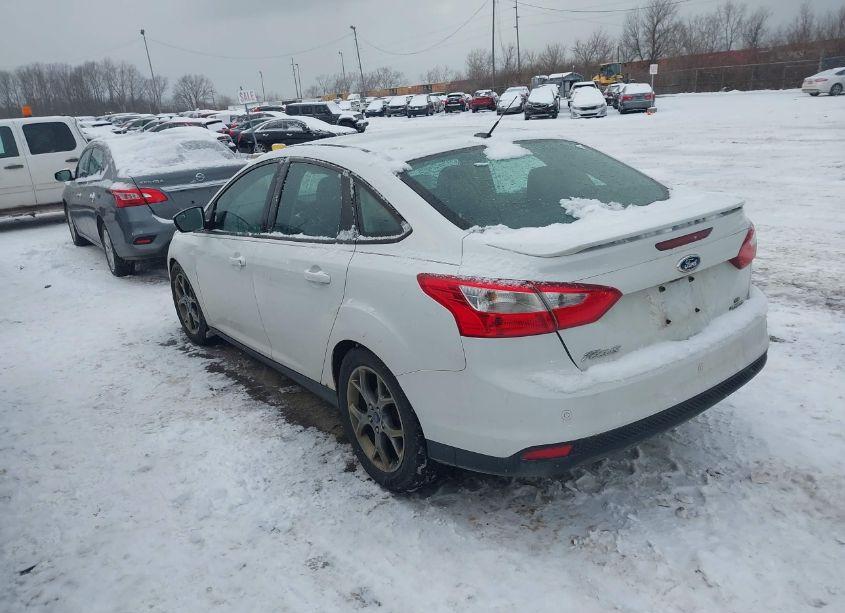 Photo 3 of 2014 Ford Focus SE (VIN 1FADP3F28EL371300)