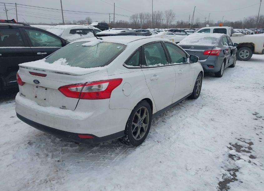 Photo 4 of 2014 Ford Focus SE (VIN 1FADP3F28EL371300)