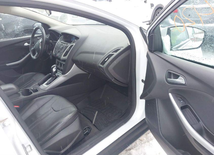 Photo 5 of 2014 Ford Focus SE (VIN 1FADP3F28EL371300)