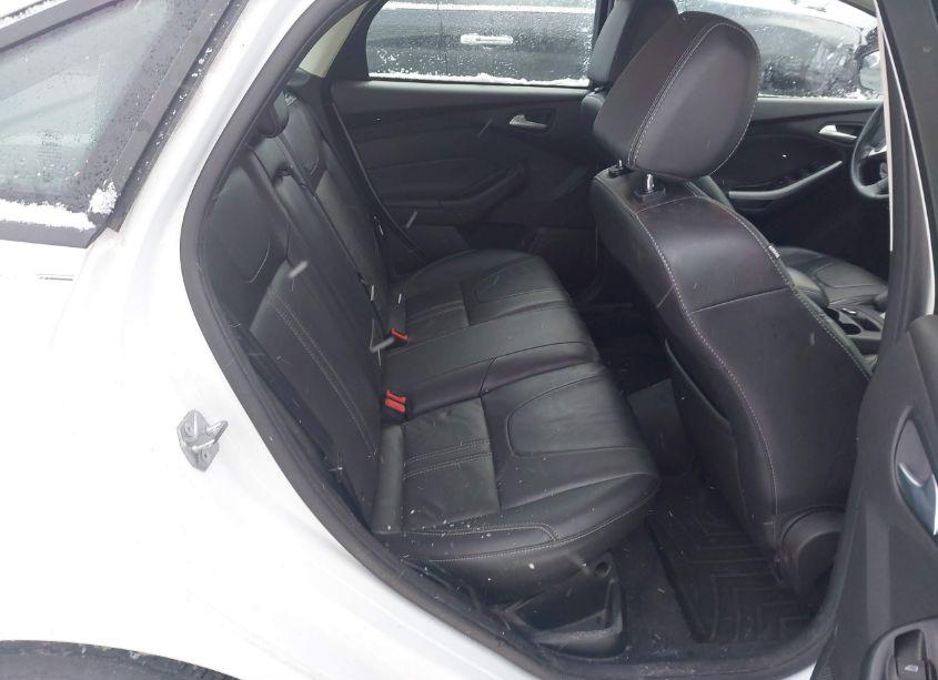 Photo 8 of 2014 Ford Focus SE (VIN 1FADP3F28EL371300)