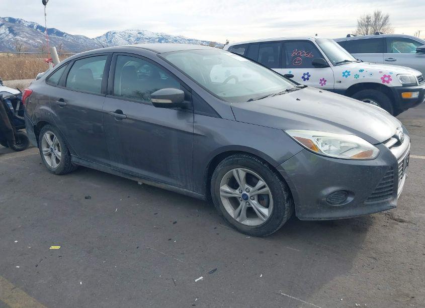 2014 Ford Focus SE (VIN 1FADP3F28EL390882) main photo