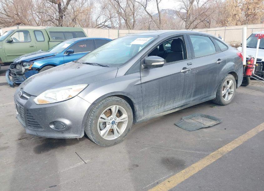 Photo 2 of 2014 Ford Focus SE (VIN 1FADP3F28EL390882)