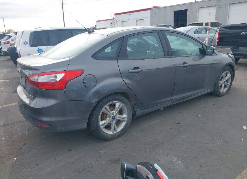 Photo 4 of 2014 Ford Focus SE (VIN 1FADP3F28EL390882)