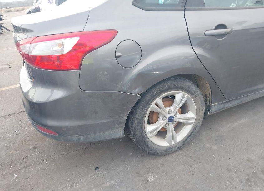 Photo 6 of 2014 Ford Focus SE (VIN 1FADP3F28EL390882)