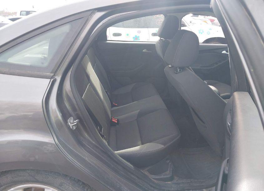 Photo 8 of 2014 Ford Focus SE (VIN 1FADP3F28EL390882)