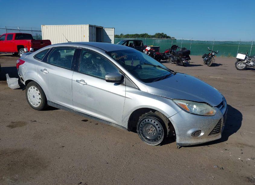 2014 Ford Focus SE (VIN 1FADP3F28EL393930) main photo