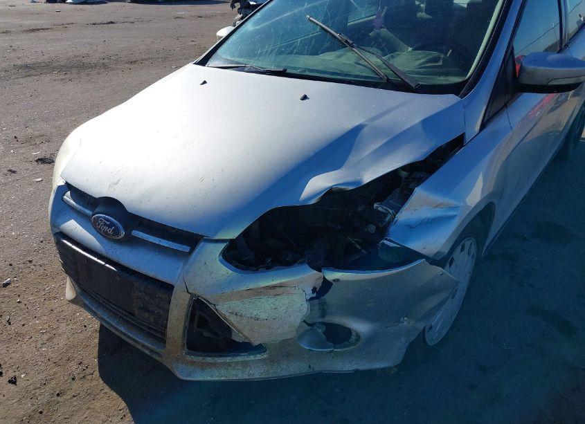 Photo 12 of 2014 Ford Focus SE (VIN 1FADP3F28EL393930)