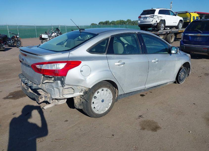 Photo 4 of 2014 Ford Focus SE (VIN 1FADP3F28EL393930)