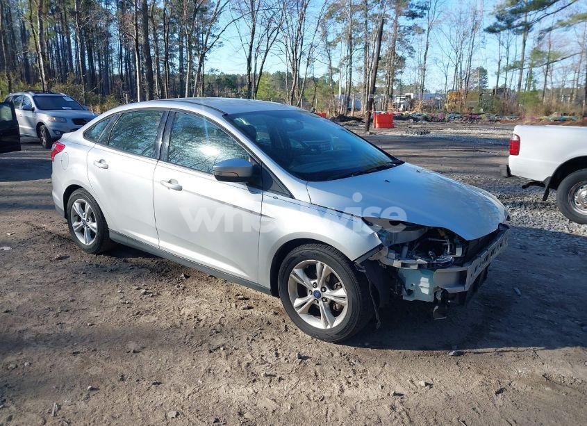 2014 Ford Focus SE (VIN 1FADP3F28EL408295) main photo