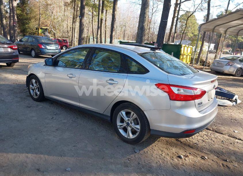 Photo 3 of 2014 Ford Focus SE (VIN 1FADP3F28EL408295)