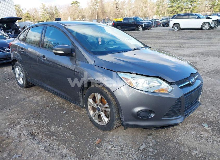 2014 Ford Focus SE (VIN 1FADP3F28EL424707) main photo