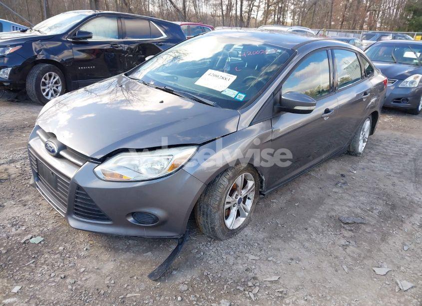 Photo 2 of 2014 Ford Focus SE (VIN 1FADP3F28EL424707)
