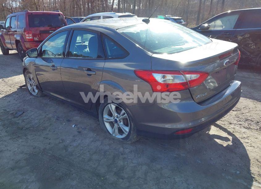 Photo 3 of 2014 Ford Focus SE (VIN 1FADP3F28EL424707)