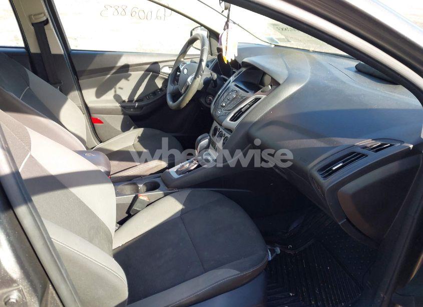 Photo 5 of 2014 Ford Focus SE (VIN 1FADP3F28EL424707)