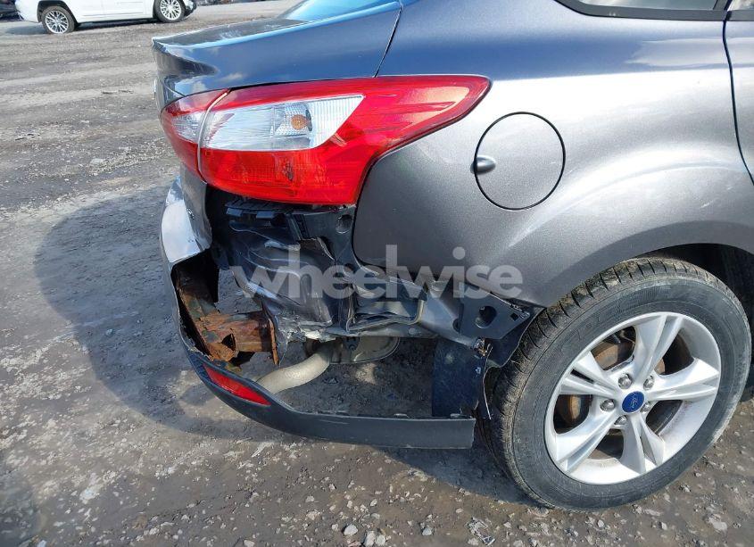 Photo 6 of 2014 Ford Focus SE (VIN 1FADP3F28EL424707)