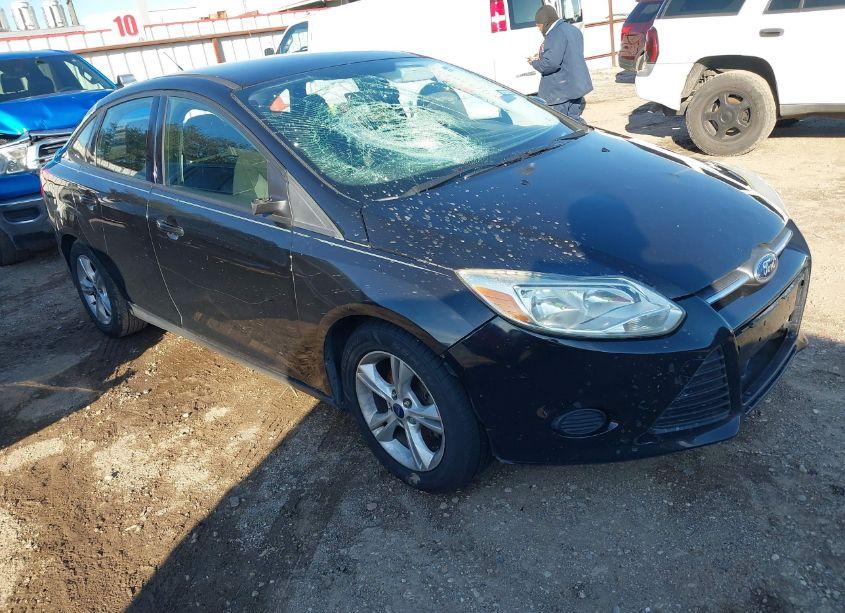 2014 Ford Focus SE (VIN 1FADP3F28EL431074) main photo